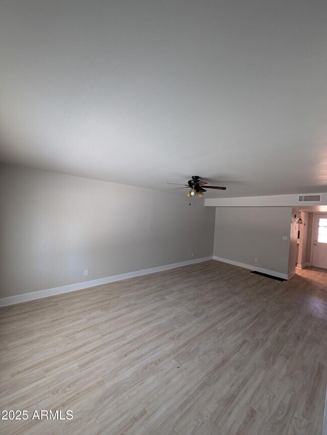 Foto del edificio - 7126 N 19th Ave