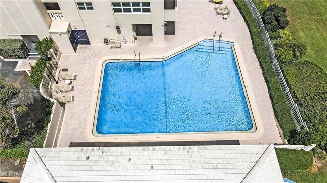 Building Photo - 2100 S Ocean Dr