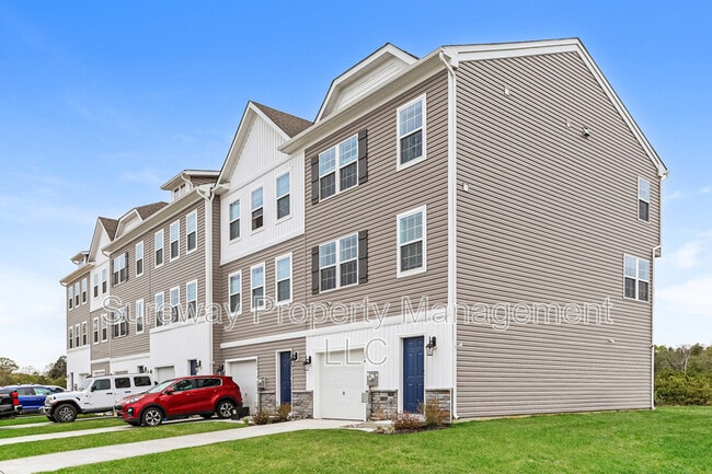 Photo - 204 Sandy Rdg Rd Townhome
