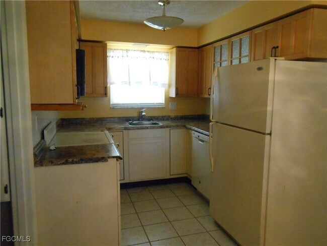 Building Photo - 1406 Alwynne Dr S
