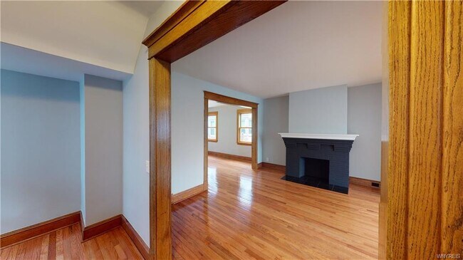 Building Photo - 753 Crescent Ave
