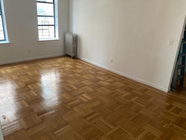 Foto del edificio - 2 bedroom in BRONX NY 10458