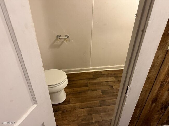 Building Photo - 3 br, 1 bath House - 405 New Street