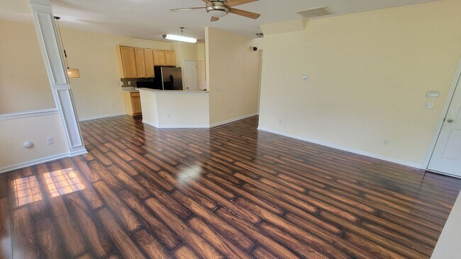 Foto del edificio - 4 Bed, 2.5 Bath Home Available in Simpsonv...