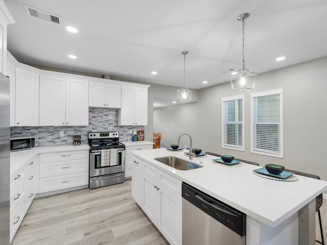 Foto principal - 4019 Ave S