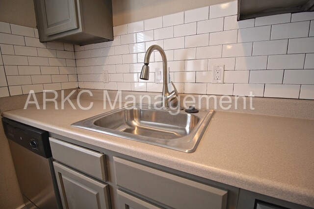 Foto del edificio - 3745 Warwick Blvd