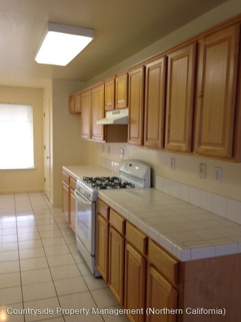 Building Photo - 4 br, 2.5 bath House - 693 Mallard Drive