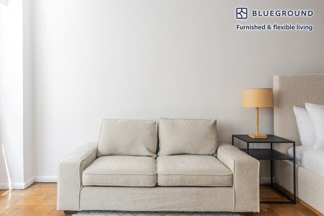 Foto del edificio - 330 E 46th St