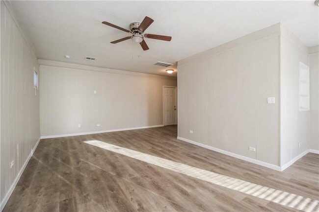 Foto del edificio - 1813 Ronald St