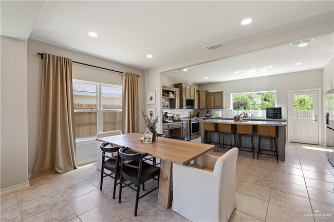 Building Photo - 2409 Antelope Cyn St