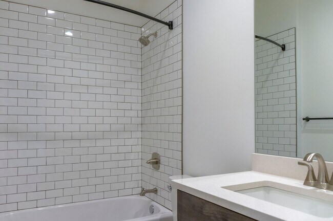 Foto del edificio - Brand New 3 Bedroom One Level Living Coming Soon!!