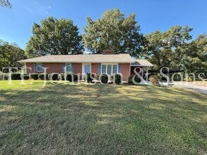 Building Photo - 715 Hopewell Church Rd