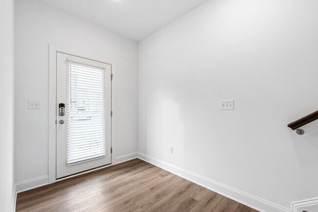 Foto del edificio - Stunning 4-Bedroom Home for Rent in Prime Cary Location!