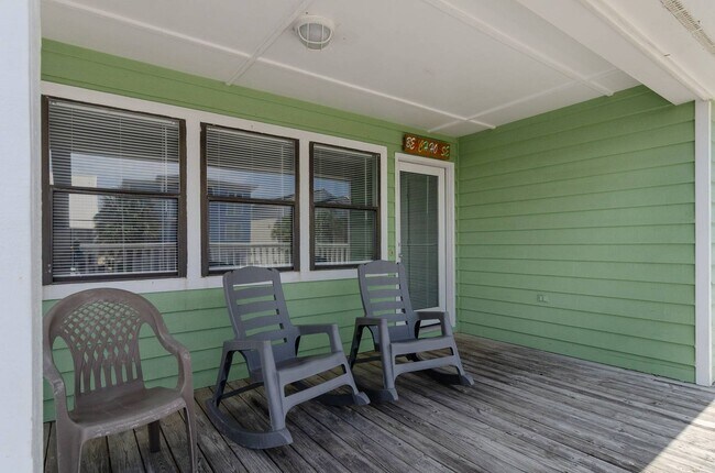 Foto del edificio - 741 Fort Fisher Blvd N