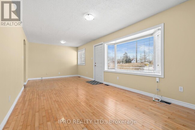 Photo du bâtiment - 7-7 Rexway Dr