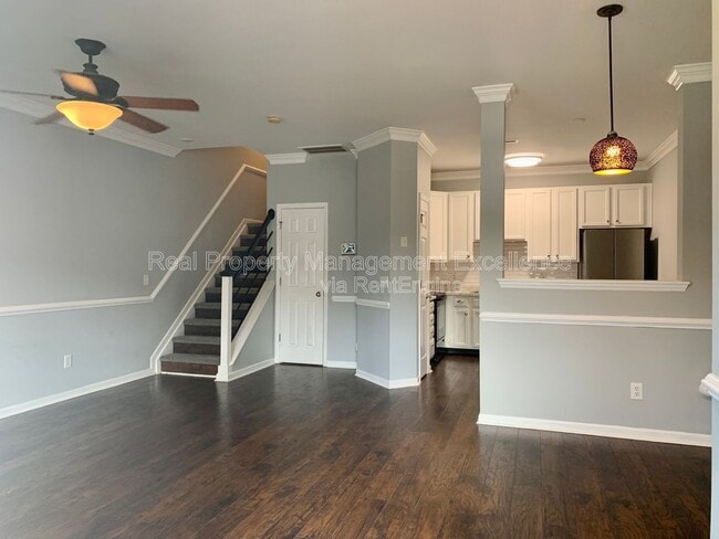 Foto del edificio - 330 Gilman Ln