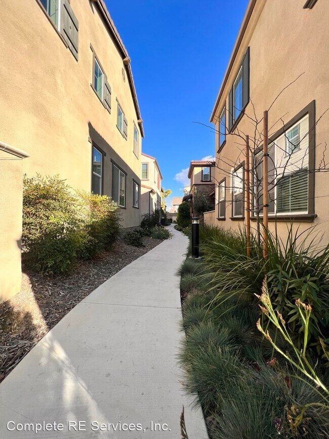 Foto del edificio - 4 br, 3.5 bath House - 7093 Montecito Ln