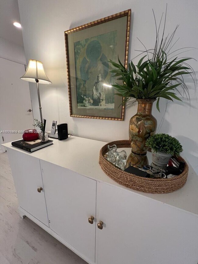 Foto del edificio - 10150 Collins Ave