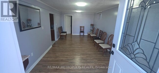 Building Photo - 221 Beechgrove Dr