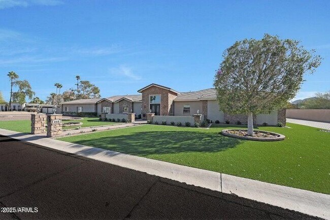 Foto del edificio - 6615 E Shea Blvd