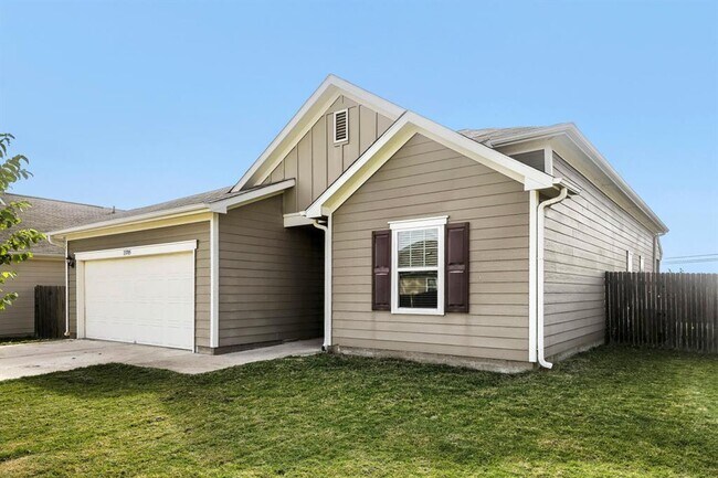 Foto del edificio - 13705 Sherri Berry Wy