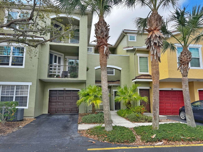 Foto del edificio - Newly Renovated Ground Floor 1 BR/1 BA Condo!