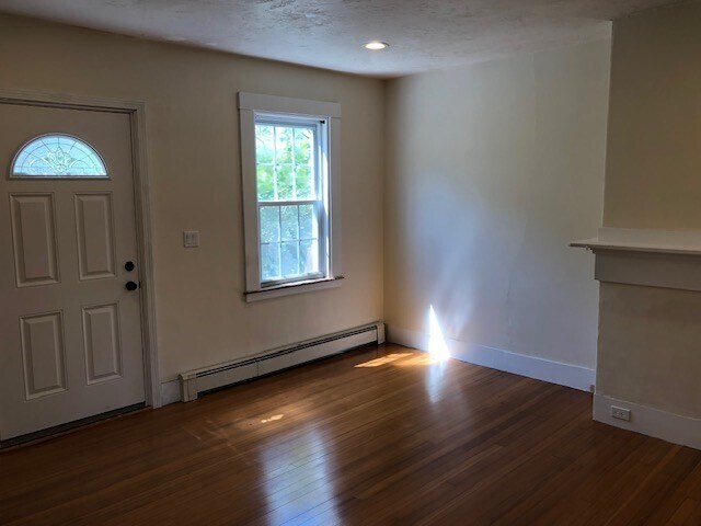 Building Photo - 90 Messinger St