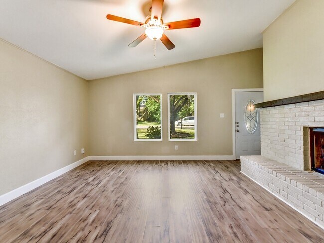 Building Photo - 3220 Oak Alley