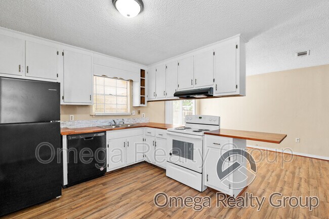Building Photo - 1212 N Way Dr
