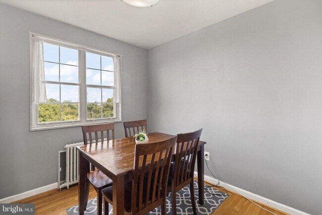 Foto del edificio - 1425 N Nash St