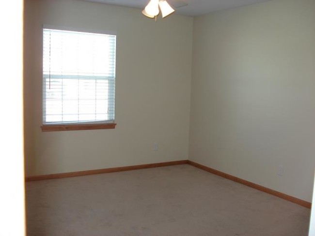 Building Photo - 132 Butterfield
