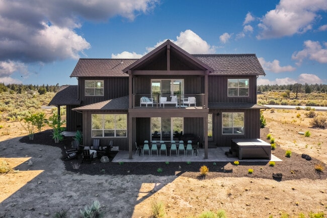 Building Photo - 17001 SW Lago Vista Dr