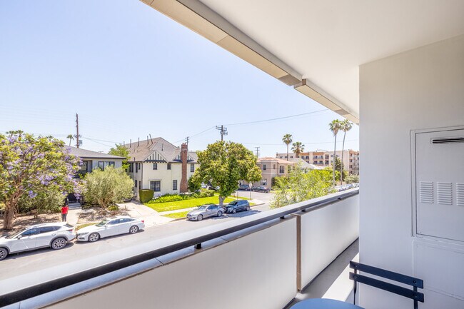 Foto del edificio - 409 Hayworth Ave