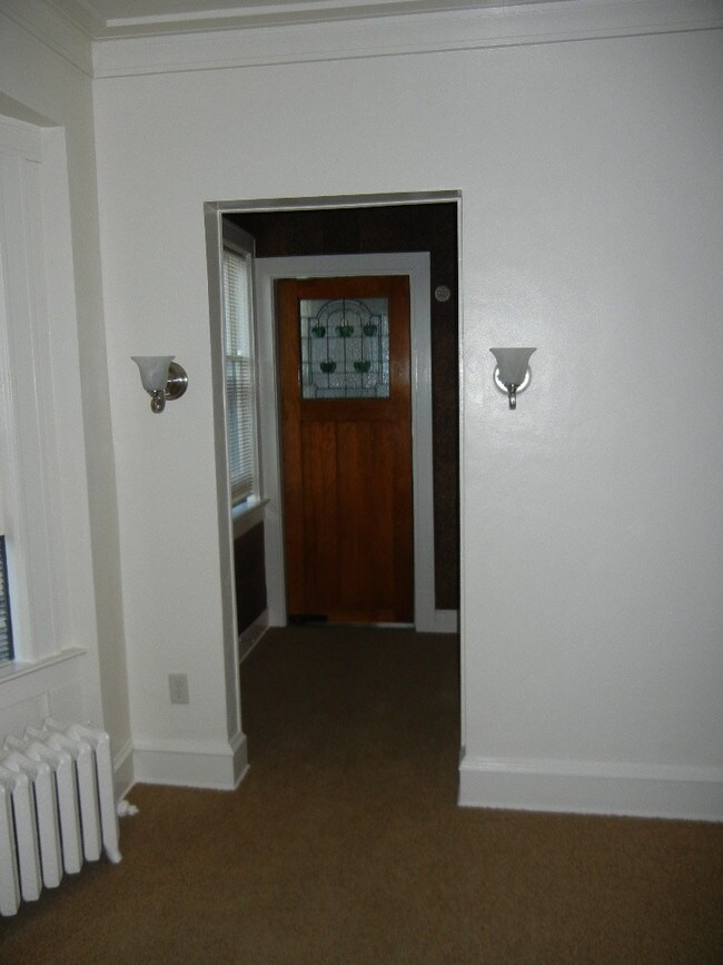 Building Photo - 3121 N Hackett Ave