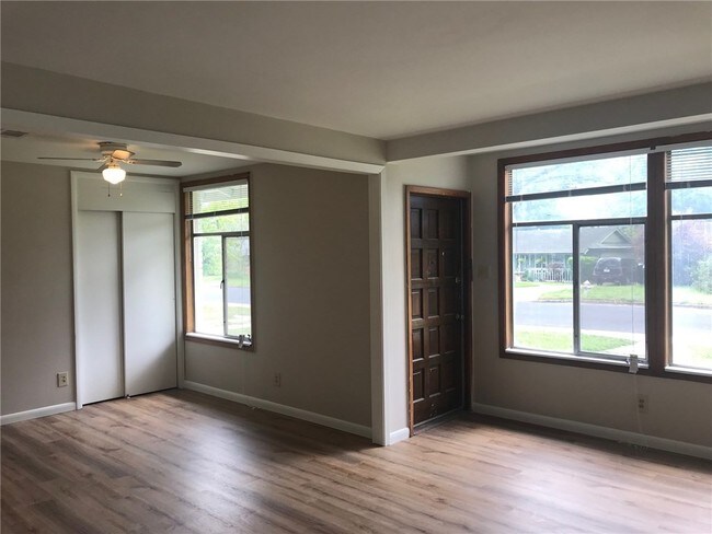 Building Photo - 1600 Westmoor Dr