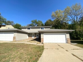Building Photo - 6816 N Parkwood Dr