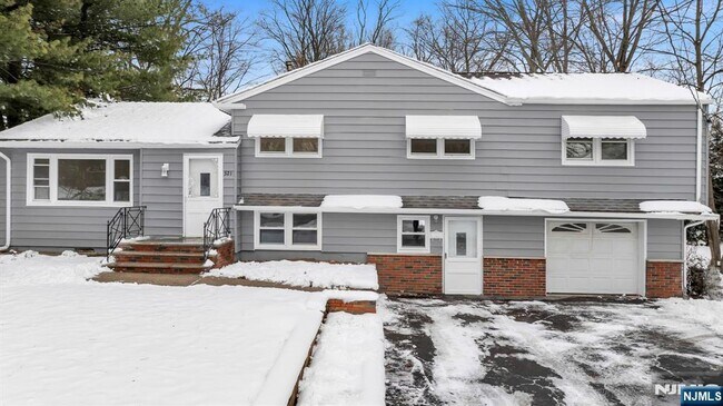 Foto del edificio - 231 Hudson Ave