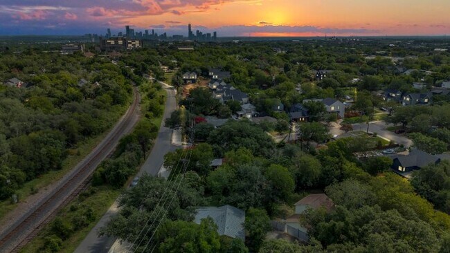 Foto del edificio - 4603 Lennox Dr