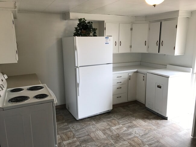 Building Photo - Cozy One Bedroom House Available in Centra...