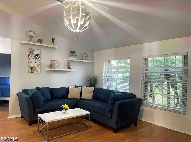 Foto del edificio - 6701 Canton St