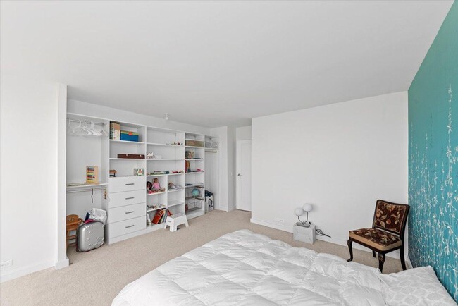 Building Photo - 2 bedroom in Chicago IL 60640