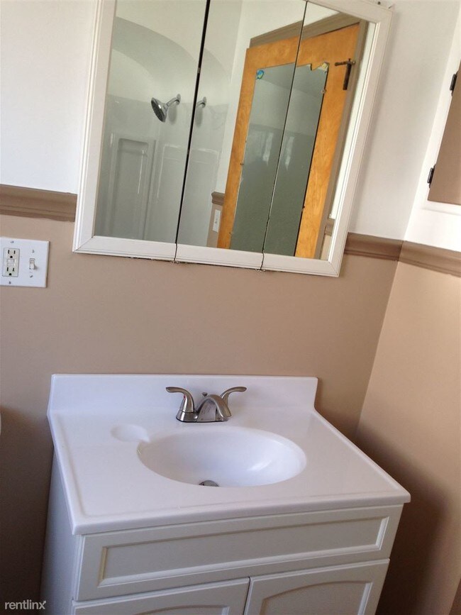Foto del edificio - 3 br, 1 bath House - 821 Michigan Ave