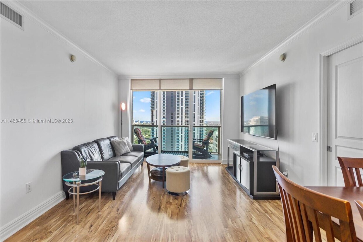 Foto principal - 350 SE 2nd St