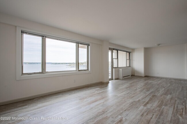 Foto del edificio - 28 Riverside Ave