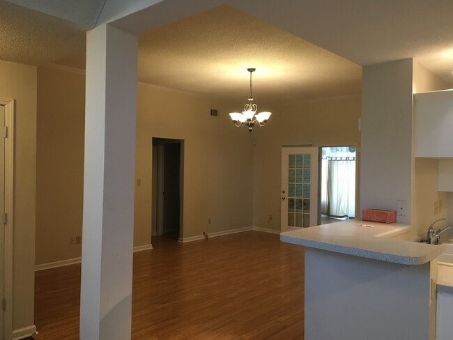Building Photo - Perfect 3br/2ba Cordova home offering gorg...