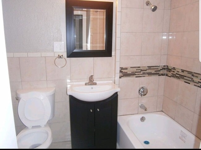 Building Photo - Heat and hot water included! 2 bed condo n...