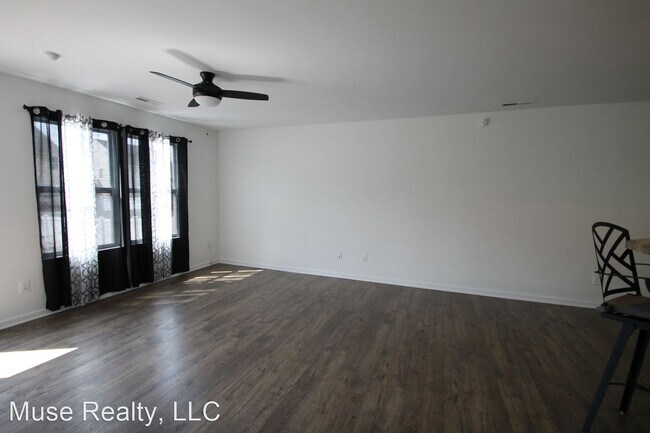 Building Photo - 4 br, 2.5 bath House - 831 Yale Street