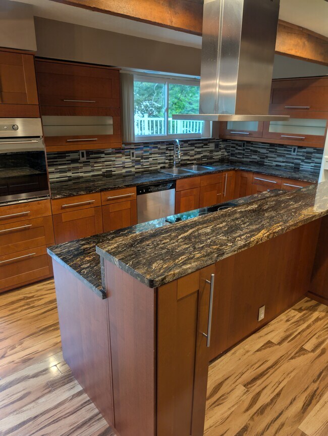 Comedor en la isla con asientos para 4 personas - 7915 Glendale Milford Rd