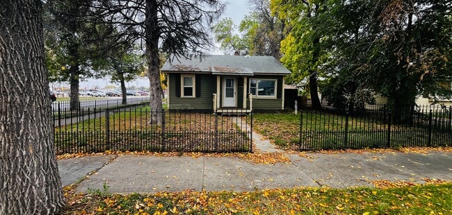 Foto del edificio - 2-Bed, 1-Bath Home with Detached Garage & ...