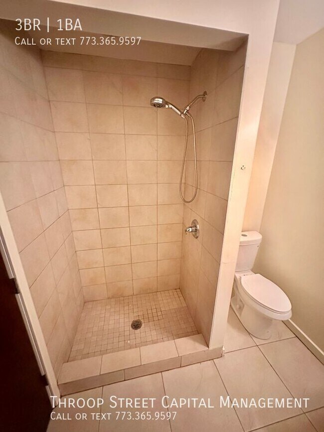 Foto del edificio - Spacious 3Bed 1Bath